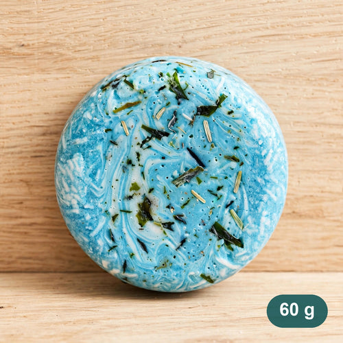 Klyvaa Bath seaweed shampoo bar, 60 g, speckled blue round bar